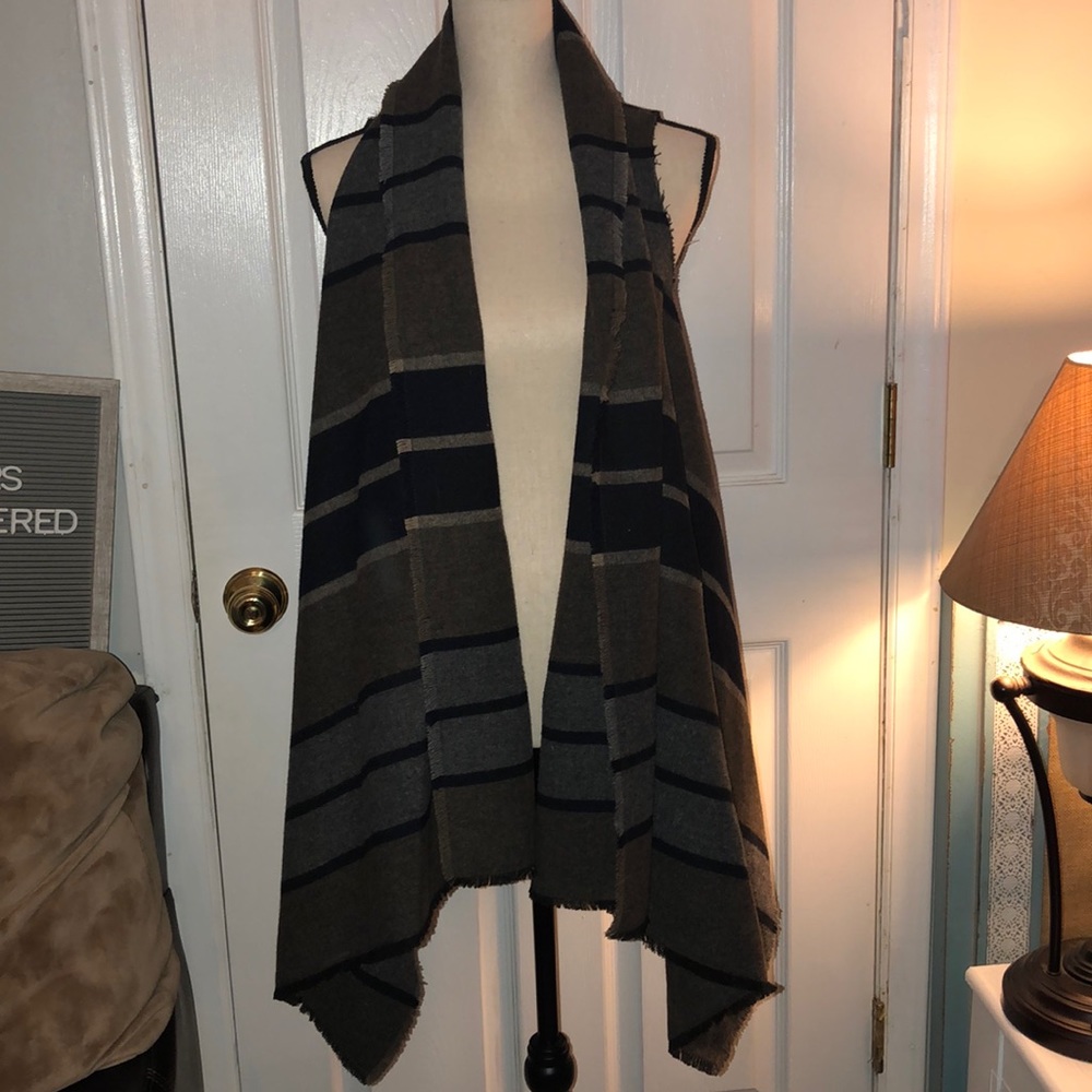 BB Dakota sleeveless cardigan!!